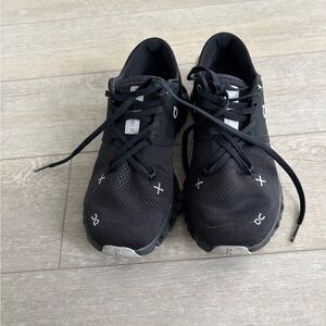 On cloud women’s Black Athletic Shoes
